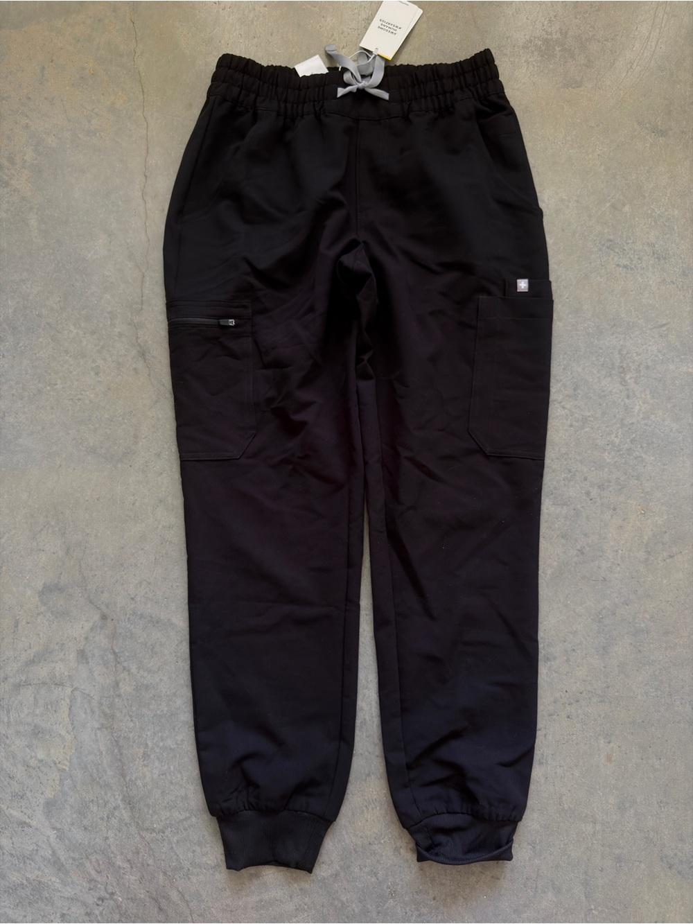NWT FIGS Slim Relaxed Jogger Scrub Pants Black Size Small Regular - Picture 2 of 6